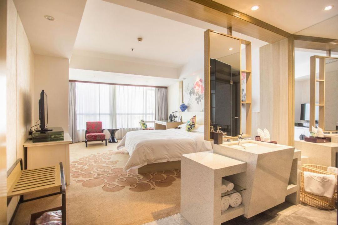 Paco Hotel Beijing Road Pedestrian Street Tuanyida Metro Guangzhou Bagian luar foto